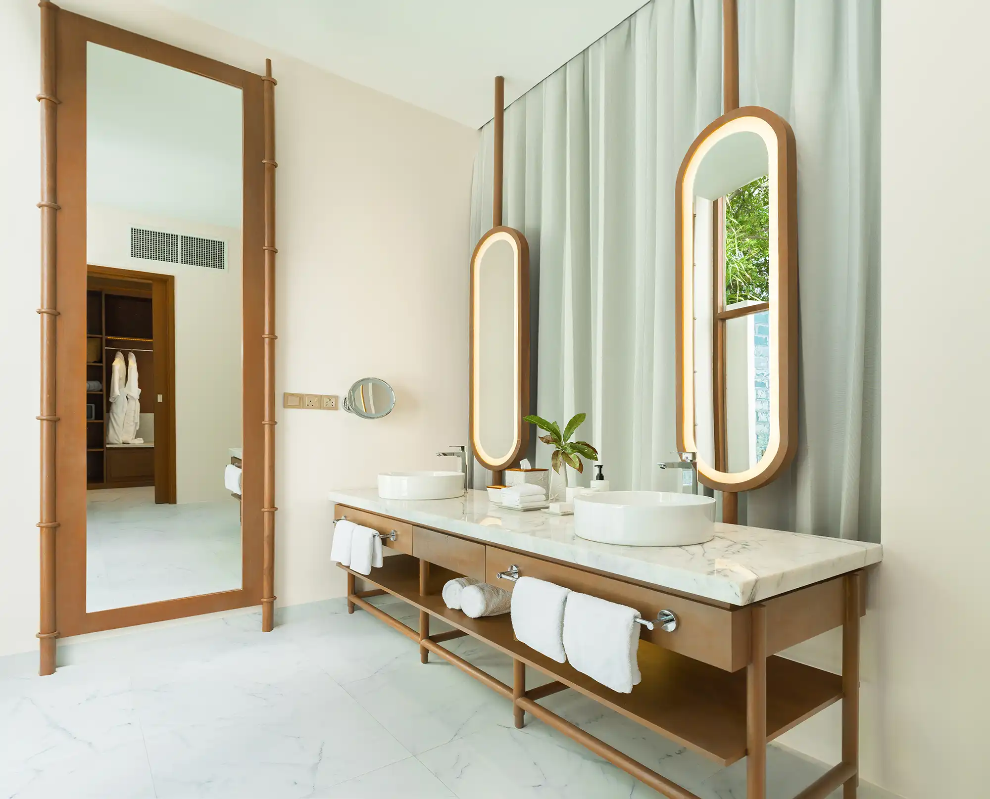 Beach Villa - Your Tropical Hideaway - Room Images 3