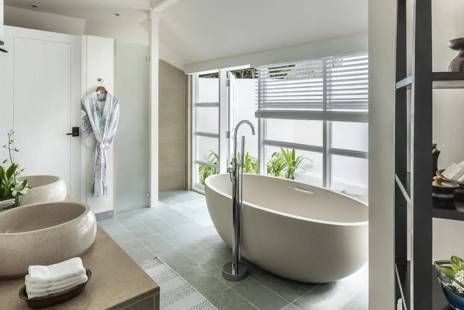 Deluxe Beach Pavilion with Pool - Room Images 2