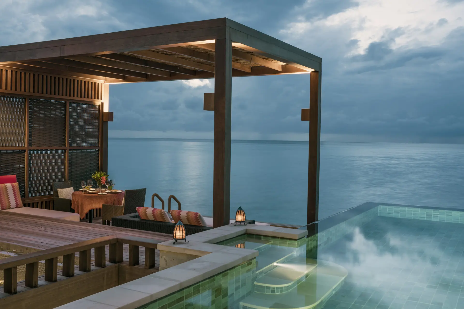 Sunset Water Villa with Pool - Room Images 3