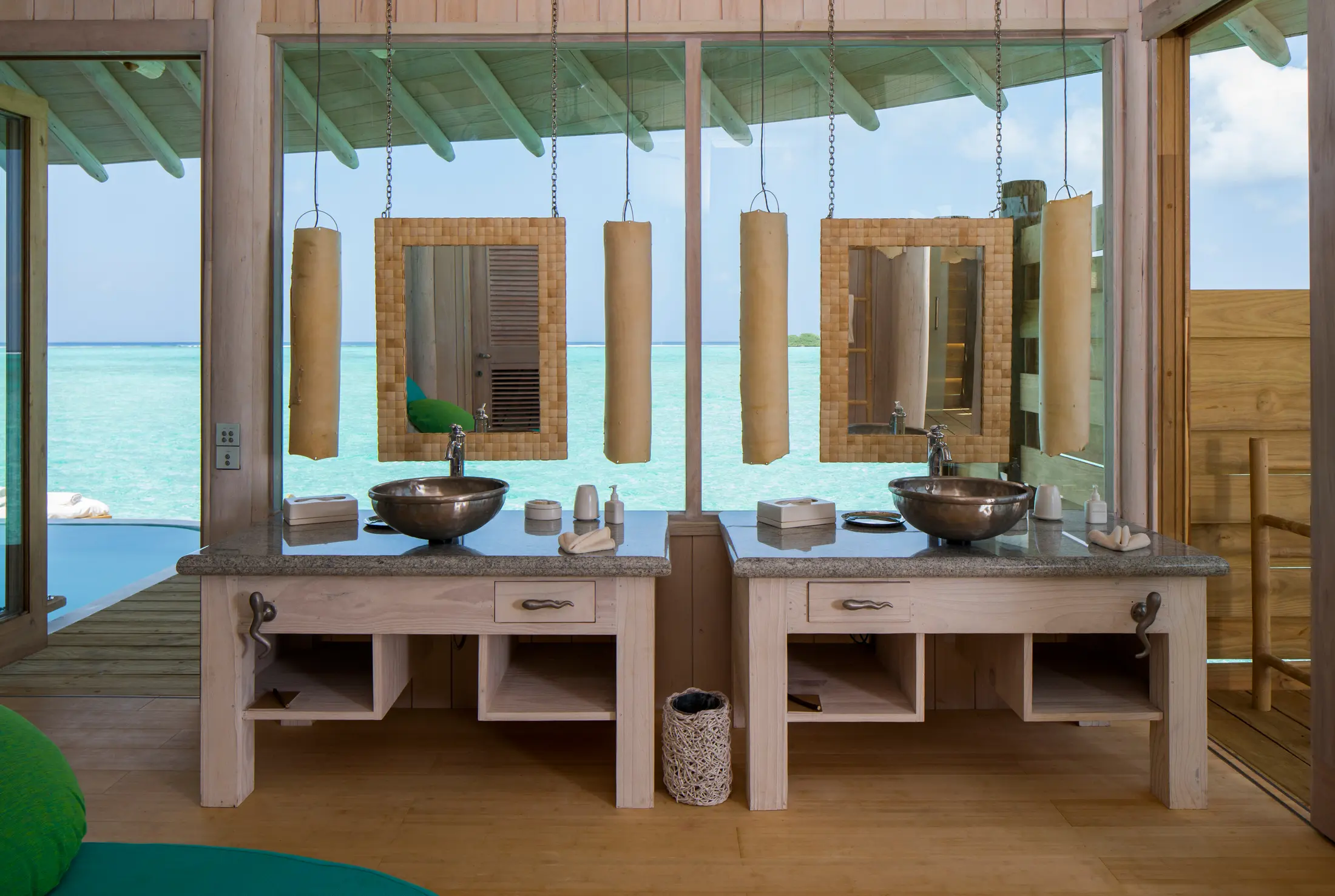 1 Bedroom Water Retreat with Slide - Intimate Stargazing Cocoon, Lagoon Romance - Room Images 10