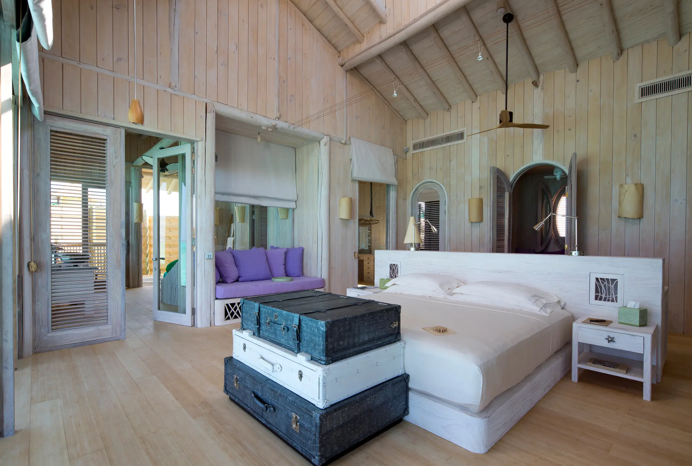 1 Bedroom Water Retreat with Slide - Intimate Stargazing Cocoon, Lagoon Romance - Room Images 11